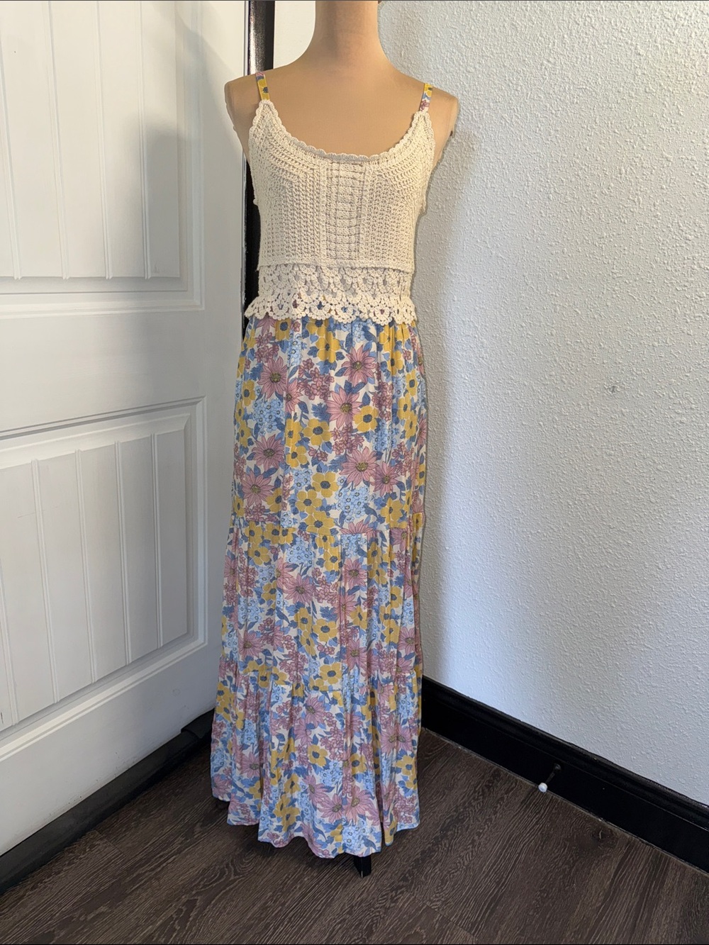 NWT Crochet-Top Floral Maxi Dress- Cream & Pastel Floral